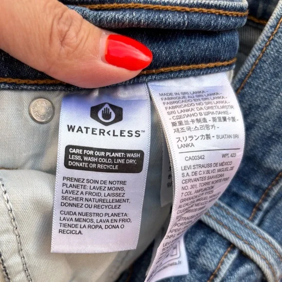 Levi's Wedgie Straight Button Up Jeans - Picture 15 of 15